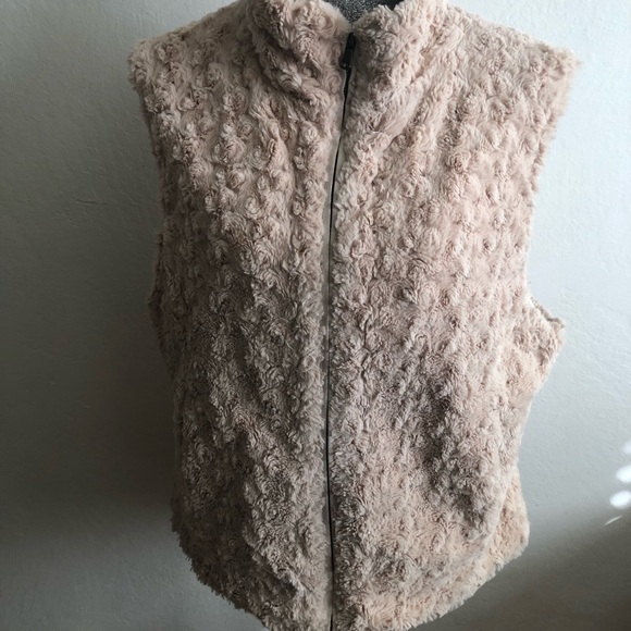 Sisters outerwear faux for vest zipper up in front pockets in front vest - Picture 2 of 5